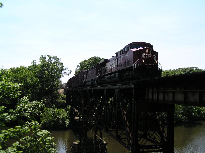 CP 8602
CP #8602 heads over the Grand River in Grand Ledge. Taken 06/22/03 by Variance
