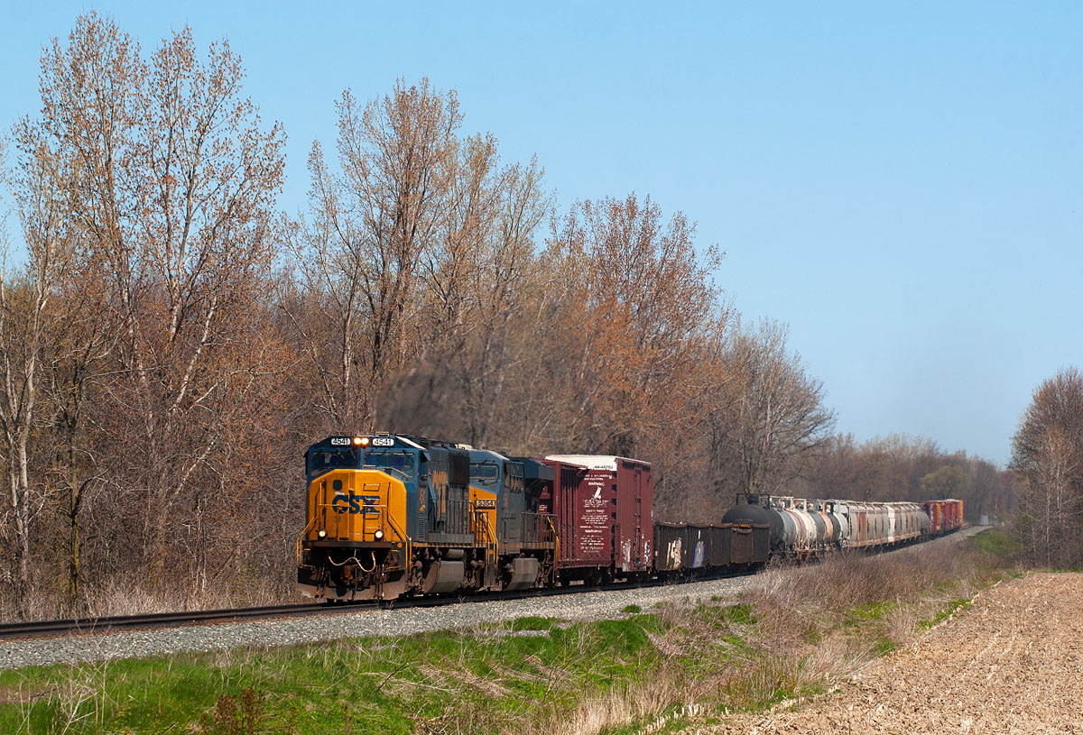 CSXT 4541
After bagging Y121 over on the Hamilton Spur, headed southwest out to 140th to get Q335. 335 lately has been 150+ cars from Toledo to Grand Rapids. They dump off all the GR cars and continue on to the BRC with the rest of their manifest.  05/01/15
