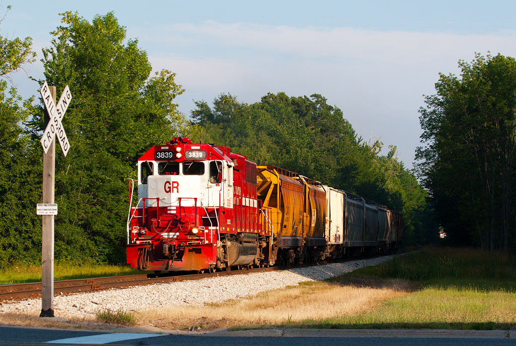 GRE 3839
MS Z627 northbound by Rosy Mound on the south side of Grand Haven.  07/10/09
