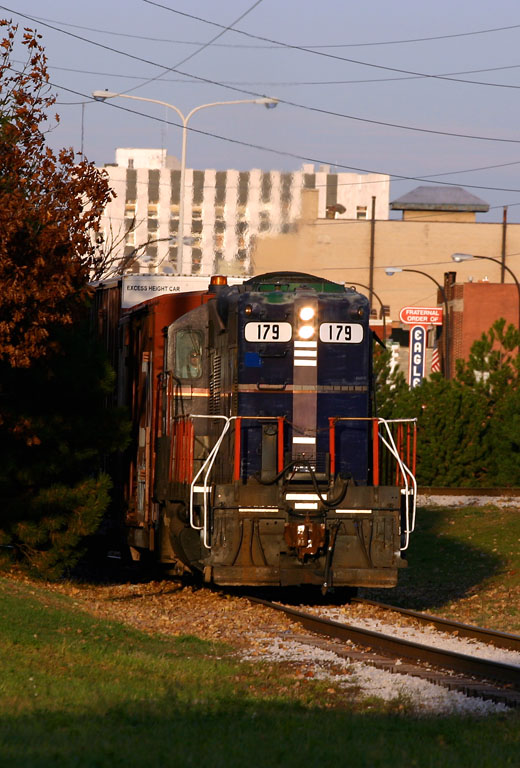 MMRR 179
MMRR 179 is stopped here near the YMCA while the conductor realligns the switch.  Found a small area of sun inbetween the trees nearing sunset.  11/11/05
