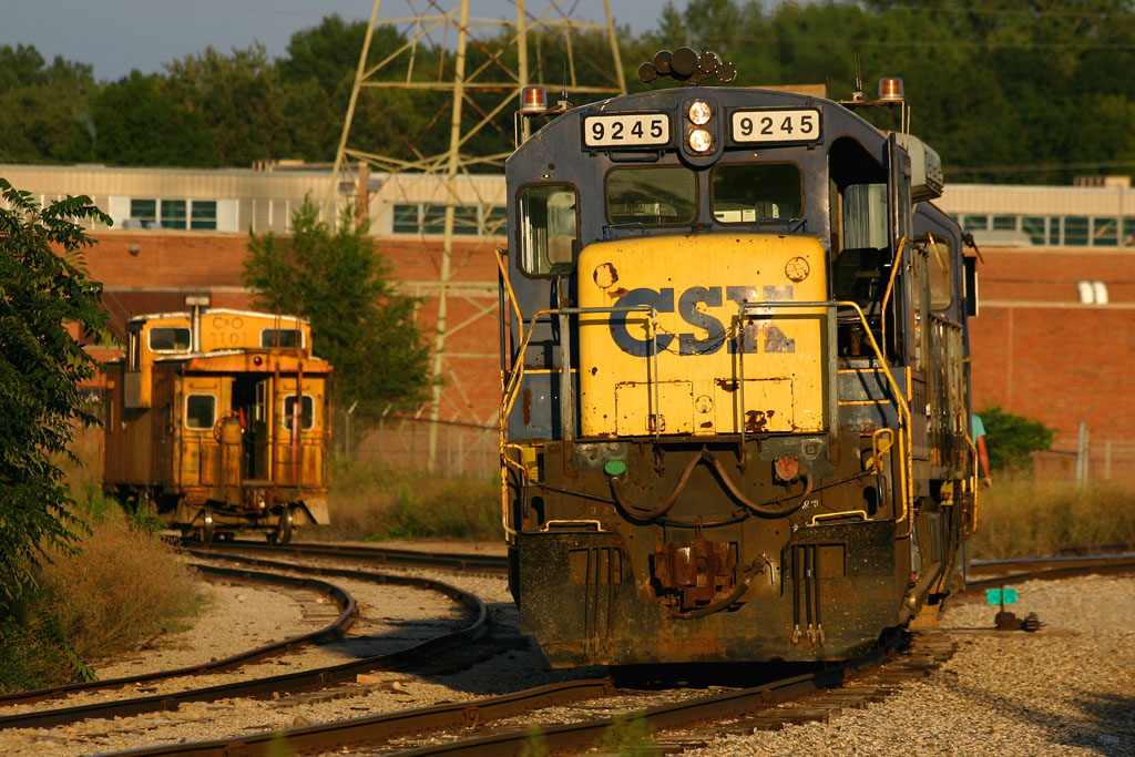 CSXT 9245
After dropping off their boxcars at Victor Barnes, Y290 with CSXT 9245 drone and CSXT 2682 grab their Chessie caboose 903101 (ex C&O 3101) and head back north towards Wyoming Yard.  08/08/06
