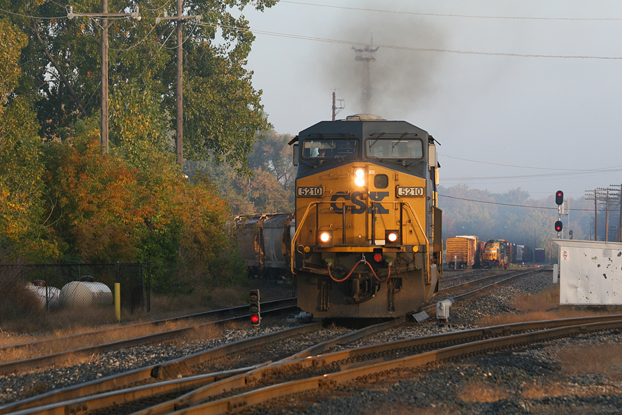 CSXT Train Q33412 - Plymouth
CSXT 5210 and Q33412 round the southwest wye as they turn south onto the Saginaw Subdivision bound for Toledo.
[October 12, 2008]
