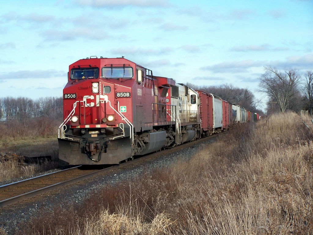 CP West by the London Airport Dec 16/06
CP 8508 - SOO 6032
53 cars
