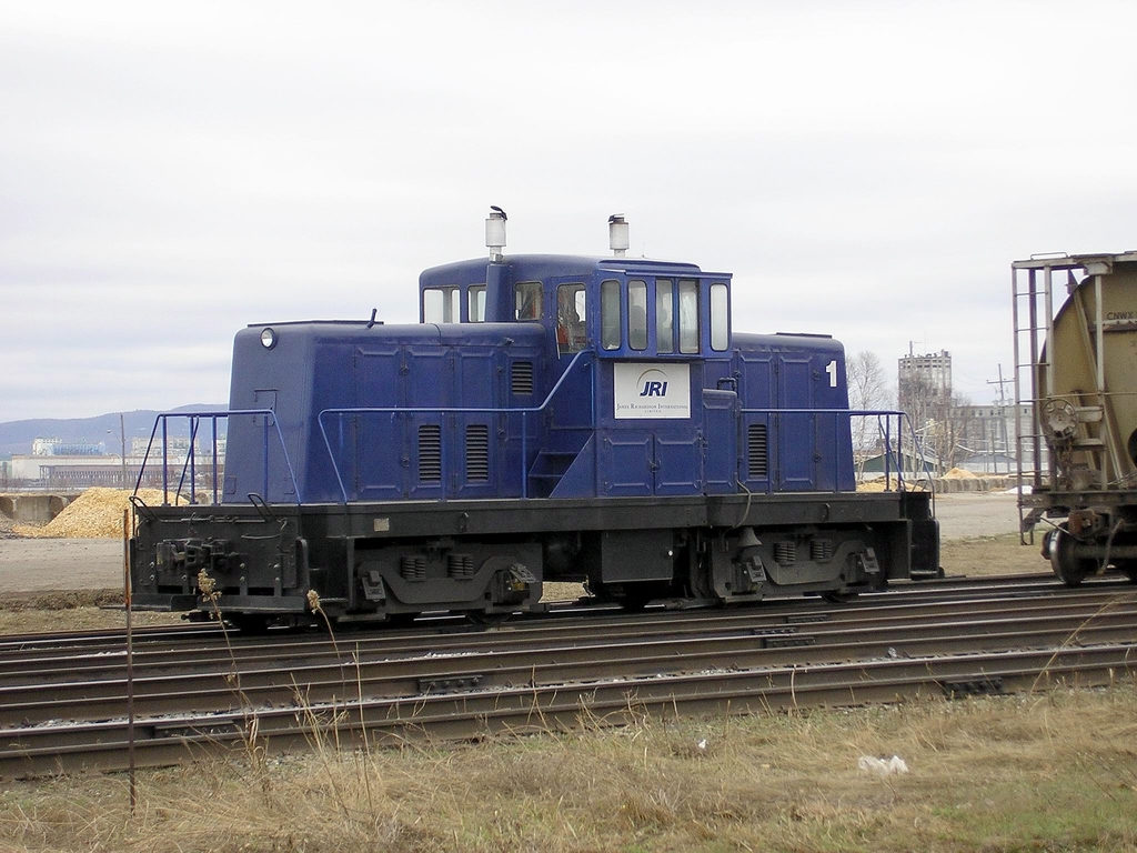 JRI #1 heading back to the grain unloading terminal at their dock in Current River near Thunder Bay Apr 20/05
JRI 1 is a GE 80T centercab that started out as Southland Paper # 1 in Herty Texas
