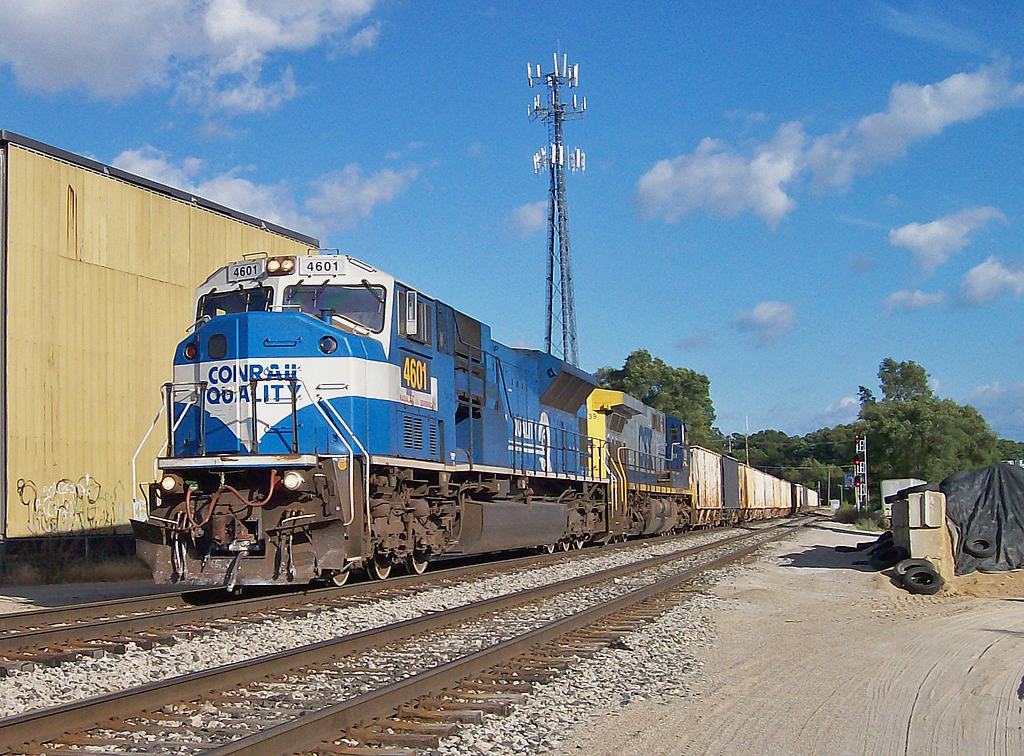 CSXT 4601 at Seymour CH 148.1 on 8/8/08
K9tizzle had this buety for a lead engine today!!!

