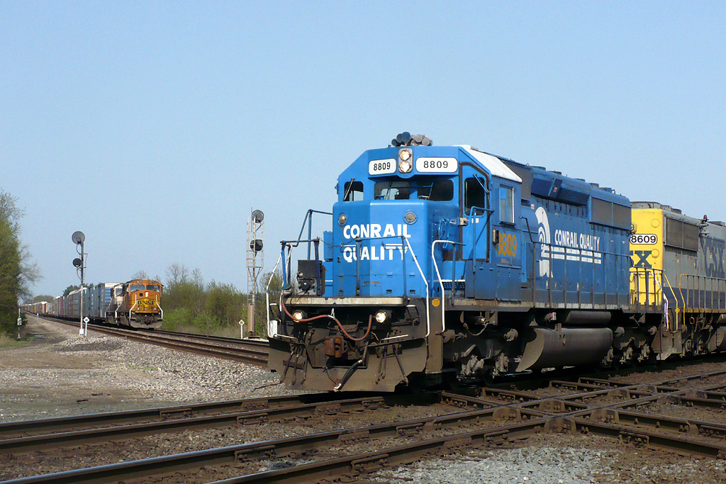 J021 in Wellsboro on 4/26/2008
J021 ties up the diamonds for about 15 minutes as CN251 Waits impatiently.
