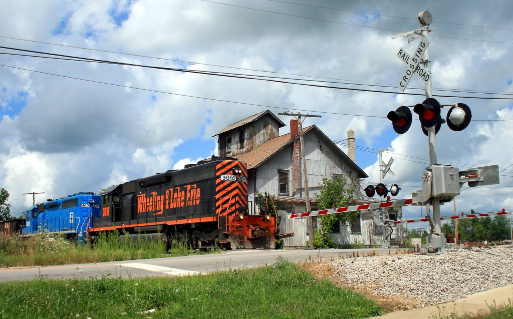 Classic Wheeling
On Saturday August 2, 2008 W&LE 3016 with a train from the Carey line throttles up as it leaves Spencer to head southeast to Brewster, OH.
