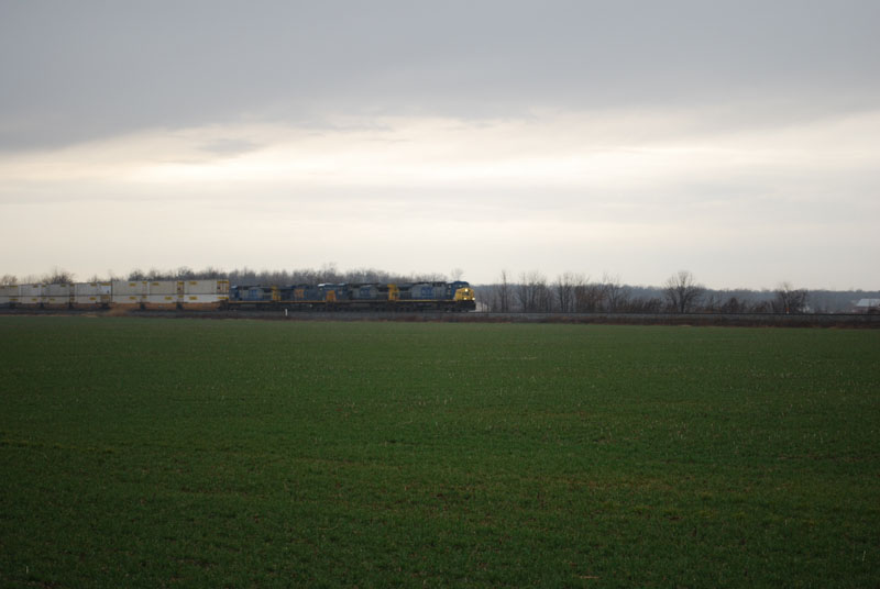 Q15818
Heading east with four units, 158 catches a break between heavy rains as it leaves Defiance.
Keywords: Q15818