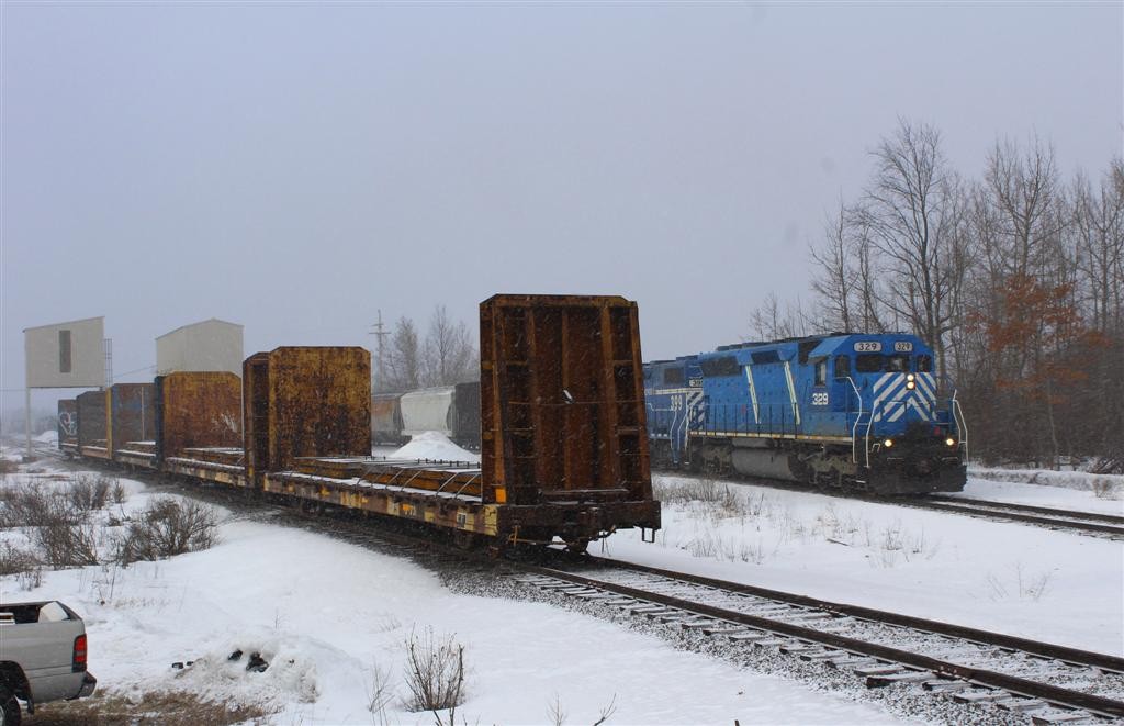 GLC 22 March 2019
Great Lakes Central 329/399 switch cars at Cadillac on the north end of Tufford Yard.
Bulkhead flats loaded with steel are spotted to be unloaded.
