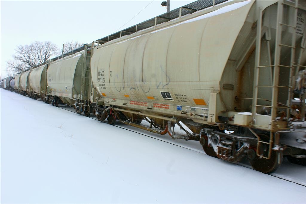 GLC 27 December 2017
Cement cars in northbound train to Elmira passing through Kalkaska.
These are 3 bay with piping on bottom for unloading.
