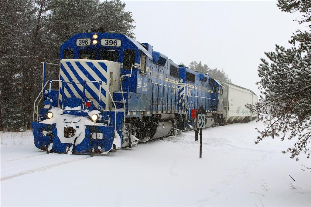 GLC 27 December 2017
396-397 are working the north end of the Magnum transload site in Kalkaska while heavy snow continues to fall.

