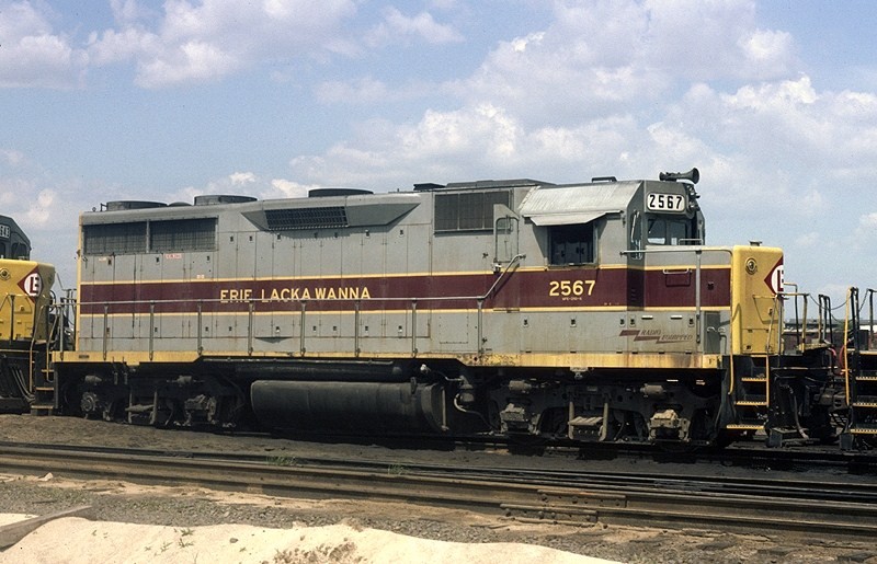 Erie-Lackawanna EMD GP-35 2567
Croxton yard
Secaucus, New Jersey
May, 1974
