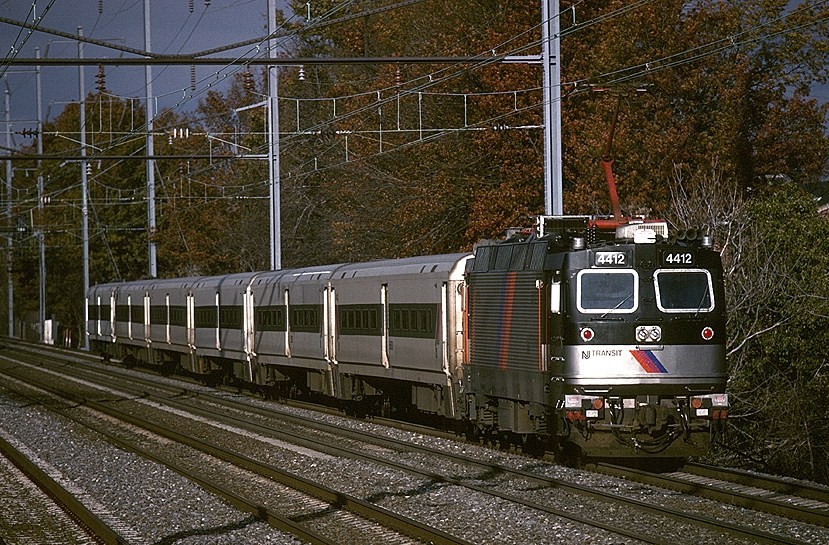 New Jersey Transit ALP-44 4412
North Elizabeth, New Jersey
November, 1995
