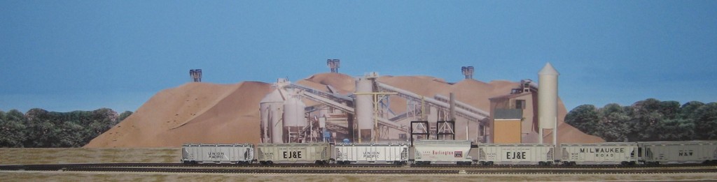 Wexford Sand - Yuma
A group of covered hoppers await loading in Yuma at Wexford Sand.
