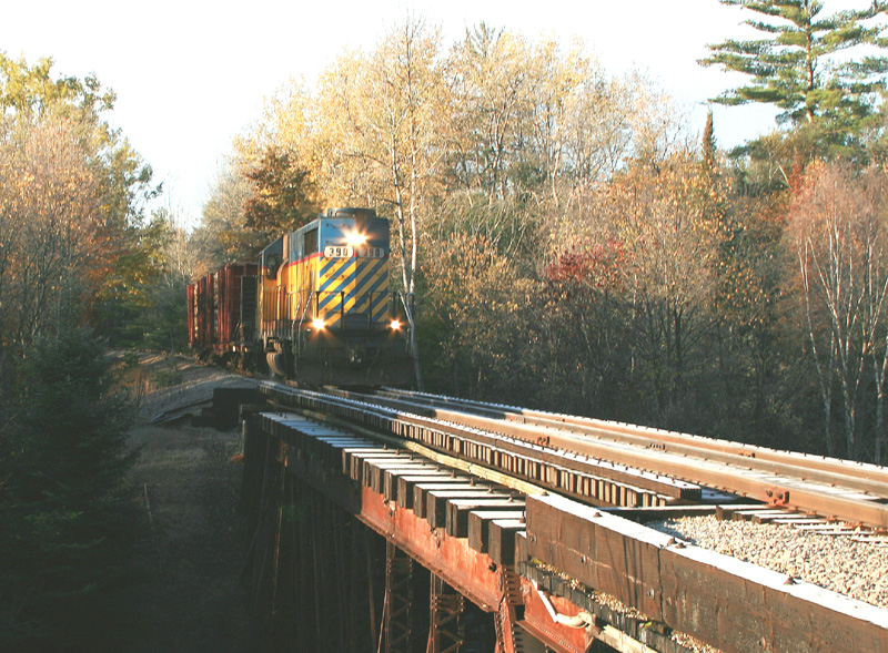 Great Lakes Central
390 northbound over Manistee River.
10.22.08
