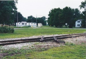 Looking southwest down Cloverleaf grade at the EL