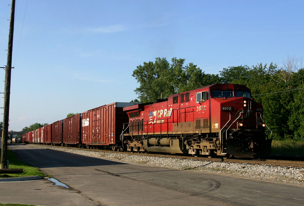 CP 9572 on X502-03
CP 9572 running east on CSX trackage, in reality south along Buchanan, pulling CP X502-03.  This train hasn't seen CSX trackage since 2005... X500 normally doesn't run on Thursdays, and this train had a consist of boxcars, tankers, spine cars, and autoracks, but no intermodal.  Quite the find to see this evening.  08/03/06
