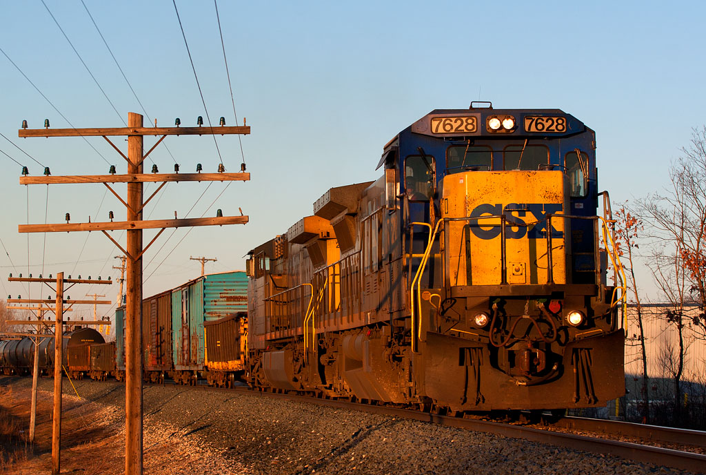 CSXT 7628
Knabbed Q32619 on the way into work near Port Sheldon in some sweet morning light.  03/19/09
