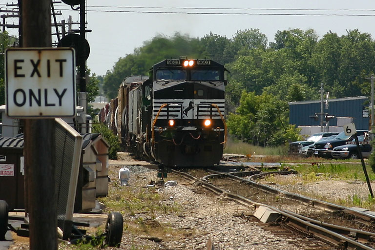 NS 9603
NS #9603 heads east with HLCX #8172 on CSX Q336 while crossing Wilson Ave. 07/01/04 
