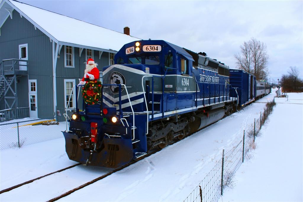 Lake State Santa Special
Lake State Santa Special at Grayling depot.
