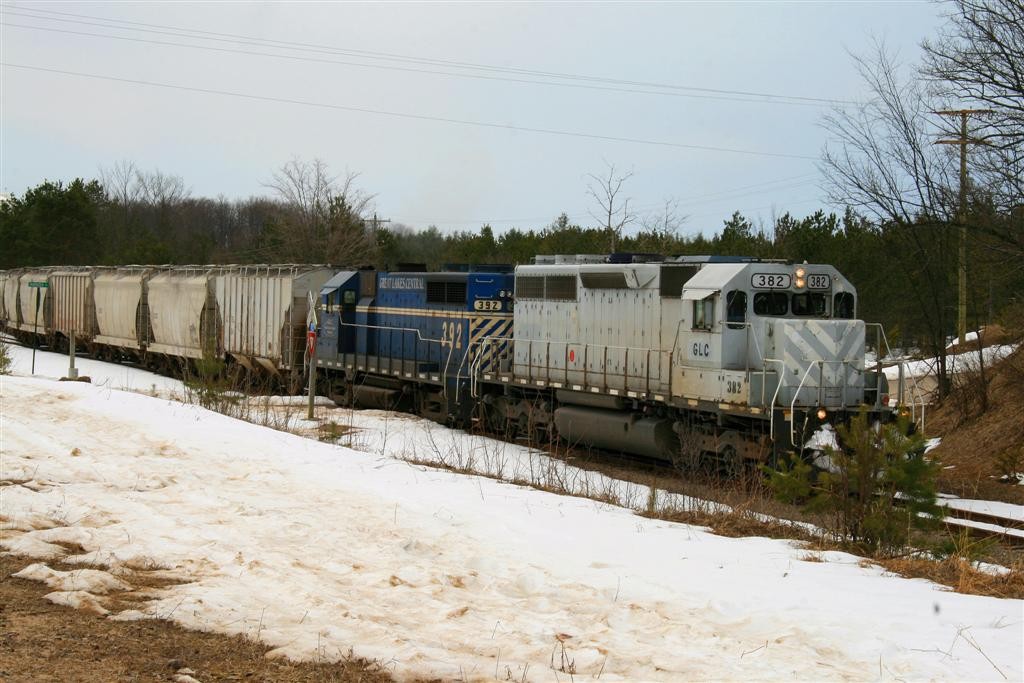 GLC 24 April 2018
382-392 at Elmira with northbound freight, working the Buzzi Unicem terminal before continuing 
on to Petoskey.
