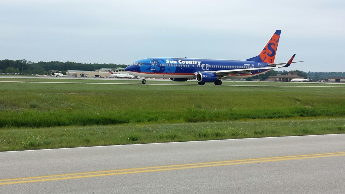 Sun Country Airlines B737-800 at Traverse City
taxiing to runway 28 for take off in Traverse City
