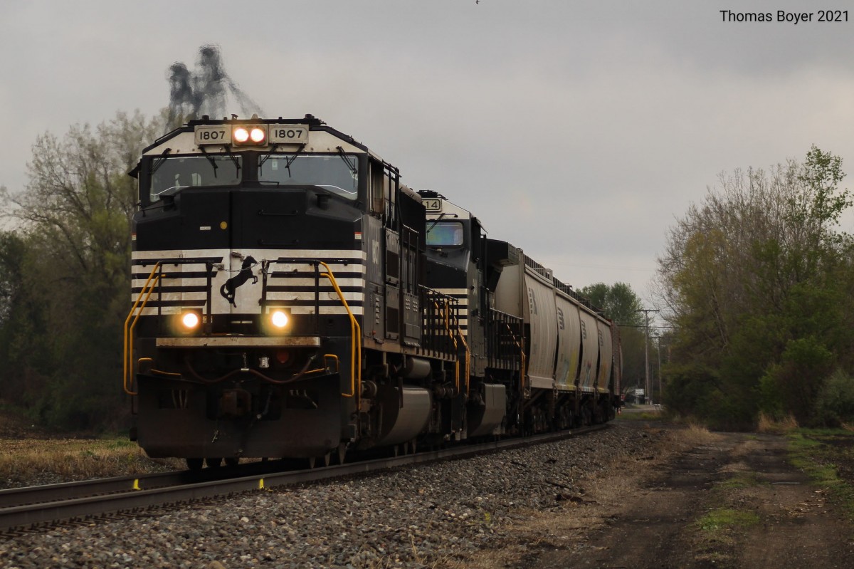 NS 18K @ Silver Lake, IN (4/29/21)
18K makes the move north
