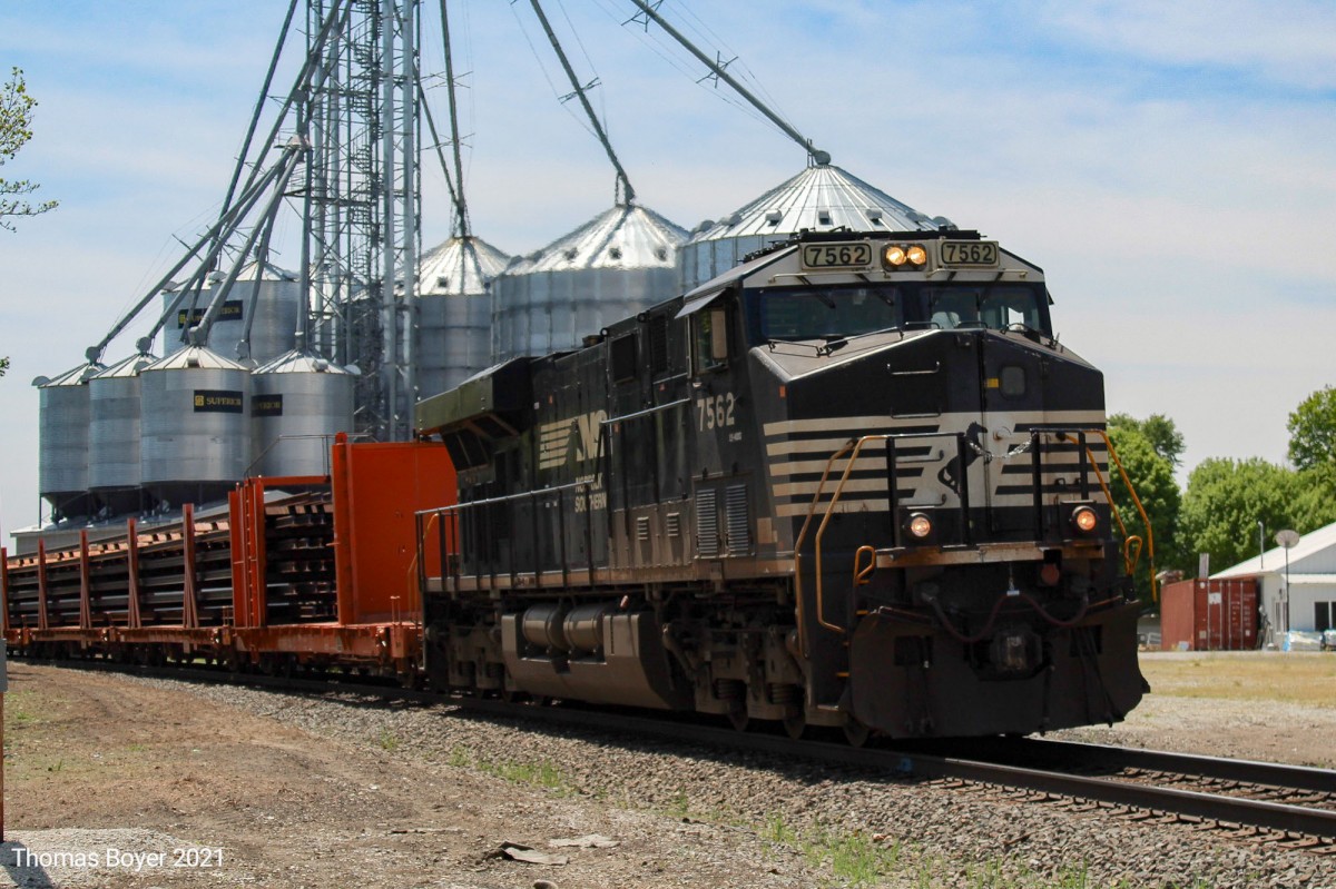 NS 912 @ Silver Lake, IN (5/16/21)
Welded rail train
