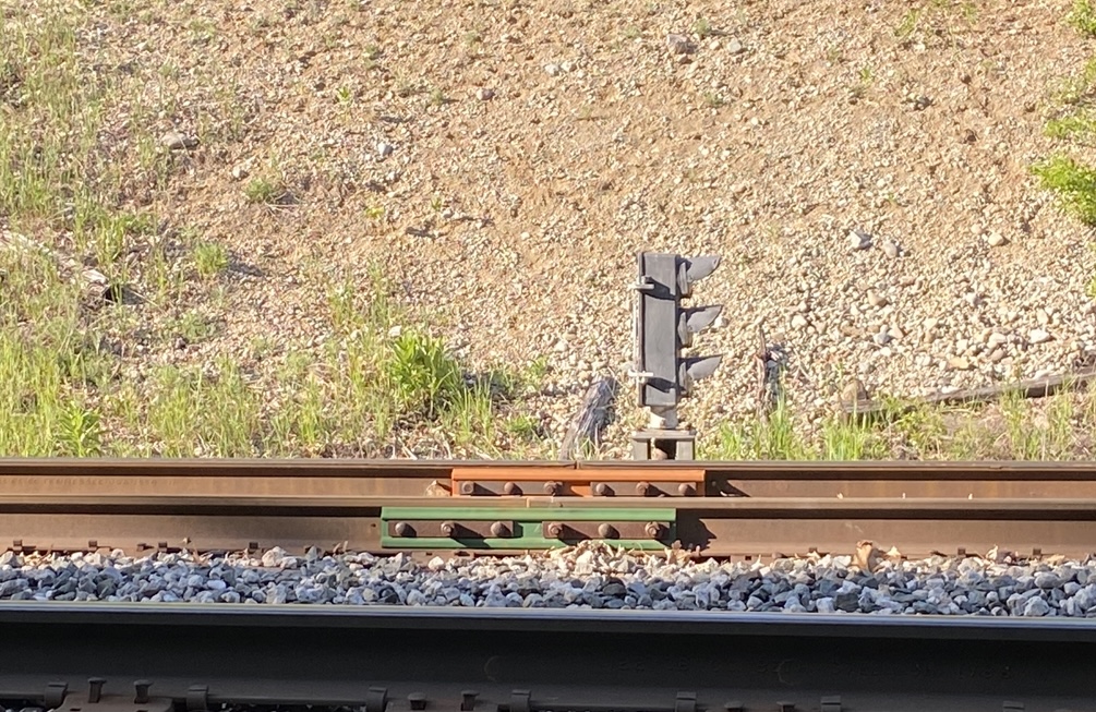 Electrical Insulators  at WE Brighton
Visible are the insulating track joiners in the siding at WE Brighton.
Keywords: insulator signal dwarf-signal
