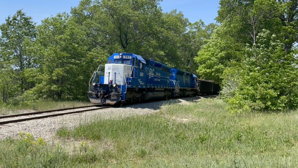 Southbound at Traverse City 
GLC 382 and 329 head out of Traverse City along Keystone Rd on a Saturday afternoon.
6/5/21
