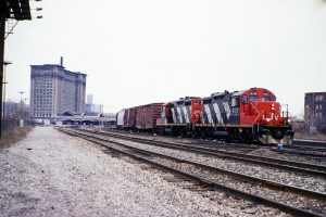 CN 4117 4104 train 570 wbd 20th st Detroit 04 09 1994 a.jpg